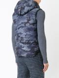 camouflage print sleeveless jacket 