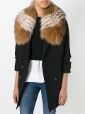 fur collar