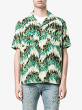 spread collar shirt