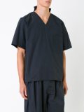 v领短袖衬衫