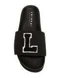 ‘LA“人字拖