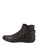 Pull-On Boot with Strap