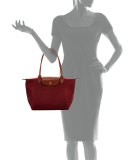 Le Pliage Medium Shoulder Tote Bag, Garnet