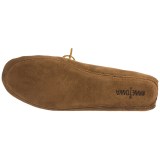 Minnetonka Sheepskin Softsole Slippers - Suede (For Men)