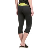 Guy Harvey Dorado Print Capris (For Women)