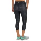 Spalding Motion Dot Print Capris (For Women)