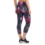 90 Degree by Reflex Mesh Pocket Capris (For Women)